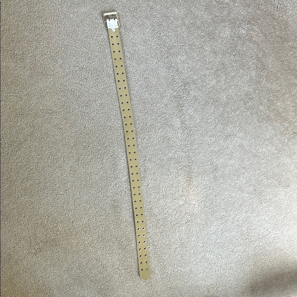 Stylish Cream Belt with Silver Accents - Picture 3 of 4